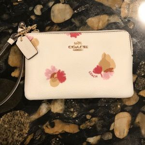 COACH Poppy Wristlet - EUC